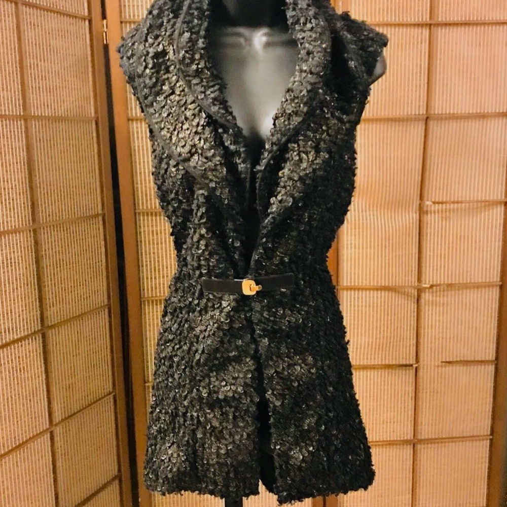 Frank Lyman elegant faux fur sweater vest.